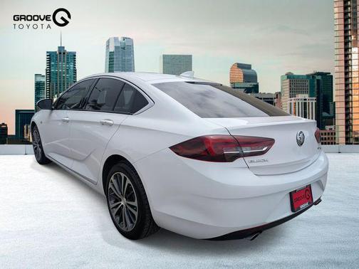 2018 Buick Regal Sportback Essence