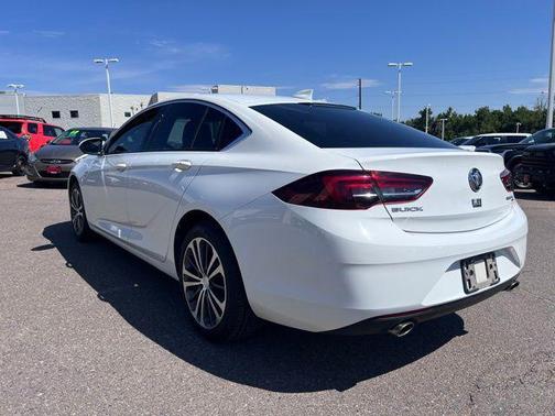 2018 Buick Regal Sportback Essence