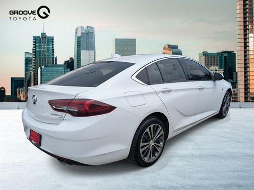 2018 Buick Regal Sportback Essence