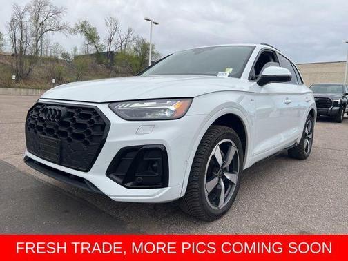 Glacier White Metallic 2023 Audi Q5 45 S line Prestige