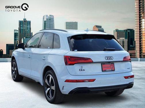 2023 Audi Q5 45 S line Prestige