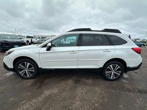 Crystal White Pearl 2018 Subaru Outback 3.6R Limited