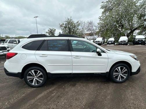 Crystal White Pearl 2018 Subaru Outback 3.6R Limited