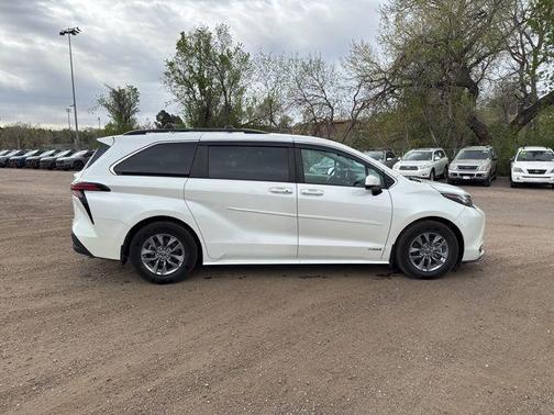 2021 Toyota Sienna XLE 7 Passenger