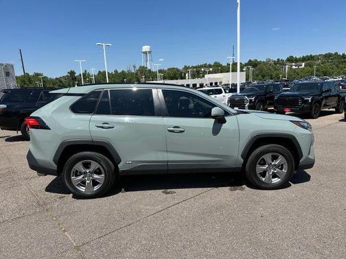 2022 Toyota RAV4 Hybrid XLE