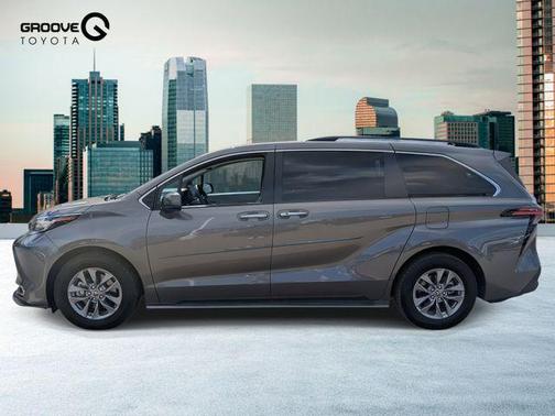 2022 Toyota Sienna XLE 7 Passenger