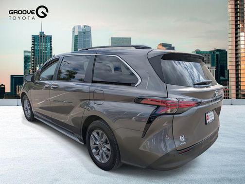 2022 Toyota Sienna XLE 7 Passenger