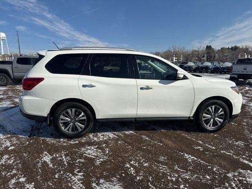 2017 Nissan Pathfinder S