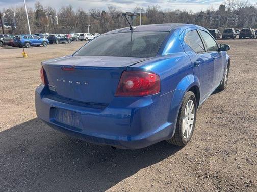 Blue Streak Pearlcoat 2014 Dodge Avenger SE