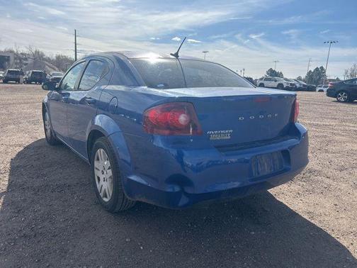 Blue Streak Pearlcoat 2014 Dodge Avenger SE