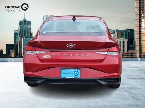 2022 Hyundai ELANTRA SE