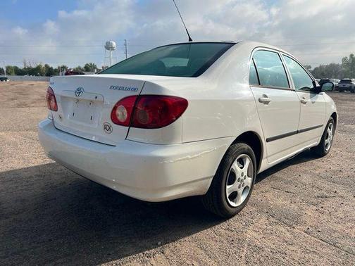 Super White 2005 Toyota Corolla LE