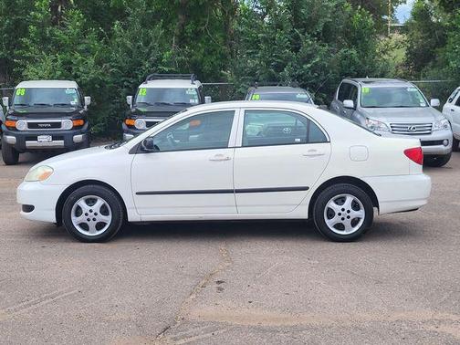 Super White 2005 Toyota Corolla LE