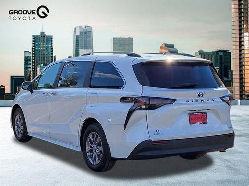 2025 Toyota Sienna XLE