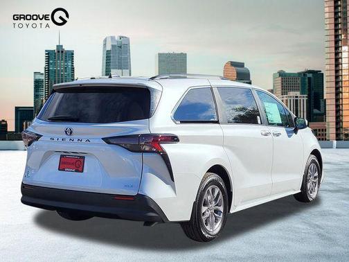 2025 Toyota Sienna XLE