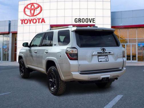Classic Silver Metallic 2018 Toyota 4Runner SR5
