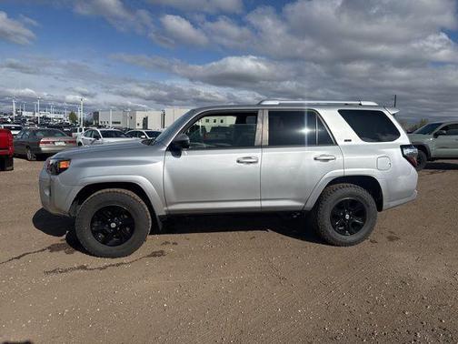 Classic Silver Metallic 2018 Toyota 4Runner SR5