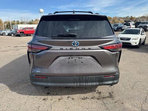 2022 Toyota Sienna XLE