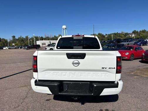 2024 Nissan Frontier SV