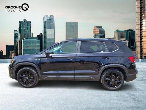 Deep Black 2023 Volkswagen Taos 1.5T SE