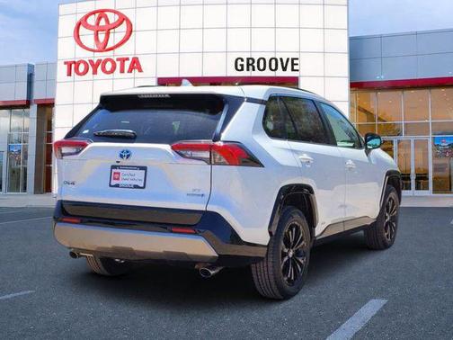Blizzard Pearl 2022 Toyota RAV4 Hybrid SE