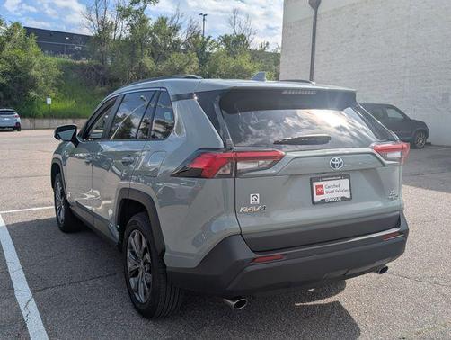 2022 Toyota RAV4 Hybrid XLE Premium