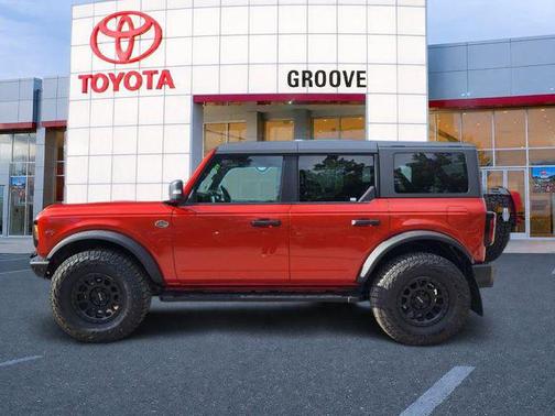 Hot Pepper Red Metallic Tinted Clearcoat 2023 Ford Bronco Wildtrak