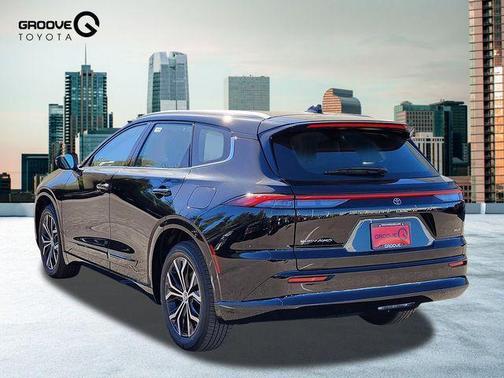 2025 Toyota Crown Signia XLE