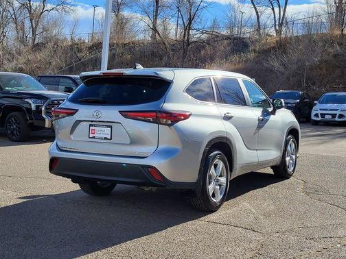 2024 Toyota Highlander LE