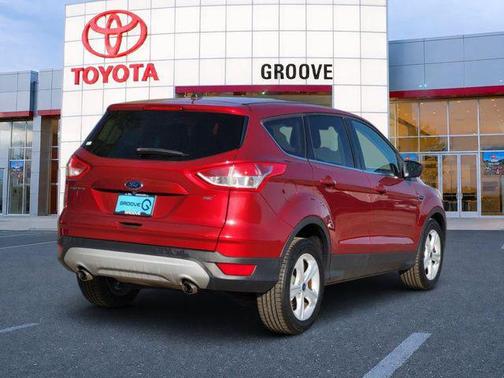 Ruby Red Metallic Tinted Clearcoat 2016 Ford Escape SE