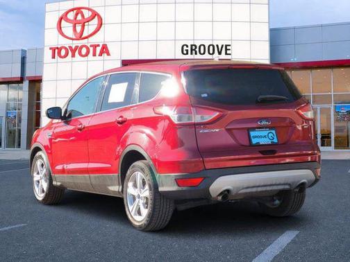 Ruby Red Metallic Tinted Clearcoat 2016 Ford Escape SE