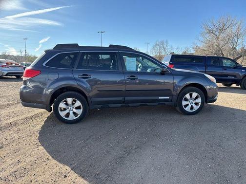 Graphite Gray Metallic 2011 Subaru Outback 2.5 i Limited
