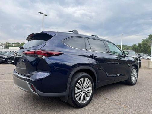 2024 Toyota Highlander Platinum