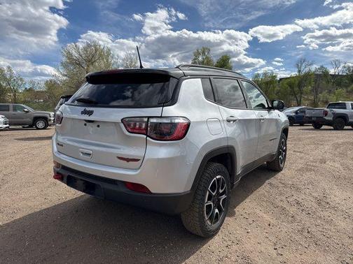 Silver Zynith Metallic Clearcoat 2025 Jeep Compass Trailhawk