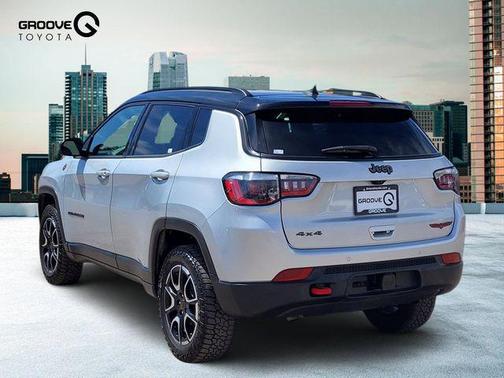 Silver Zynith Metallic Clearcoat 2025 Jeep Compass Trailhawk