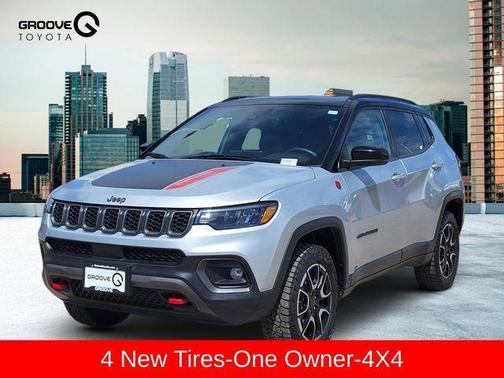 Silver Zynith Metallic Clearcoat 2025 Jeep Compass Trailhawk