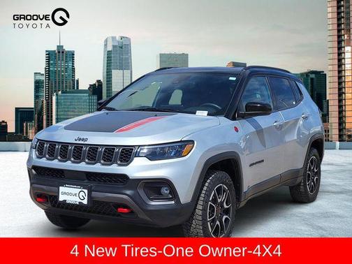 Silver Zynith Metallic Clearcoat 2025 Jeep Compass Trailhawk