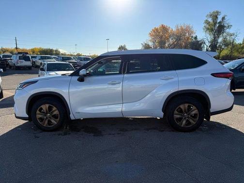 2022 Toyota Highlander Hybrid XLE