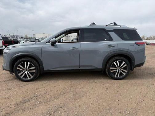 Boulder Gray Pearl 2024 Nissan Pathfinder Platinum 4WD