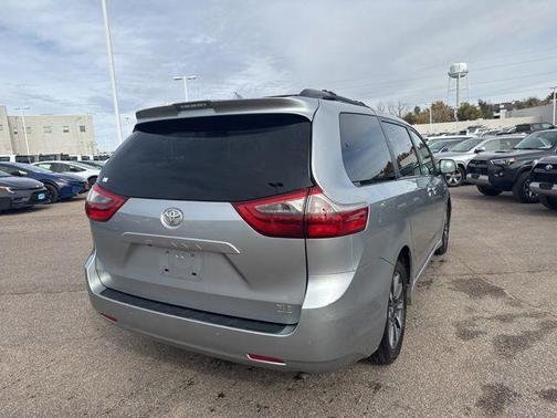 2020 Toyota Sienna XLE Premium