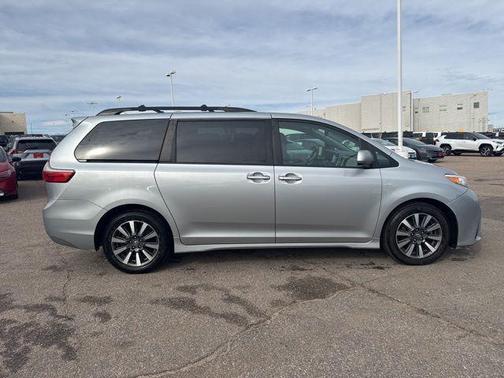 2020 Toyota Sienna XLE Premium
