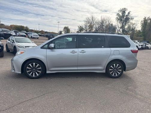 2020 Toyota Sienna XLE Premium