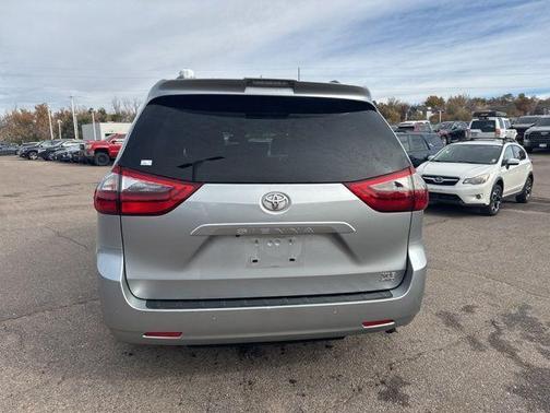 2020 Toyota Sienna XLE Premium