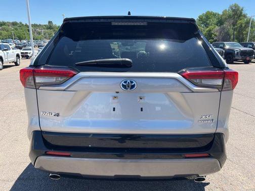 2020 Toyota RAV4 Hybrid SE