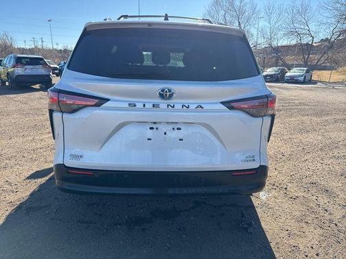 2022 Toyota Sienna XLE