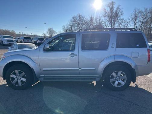 2011 Nissan Pathfinder SV