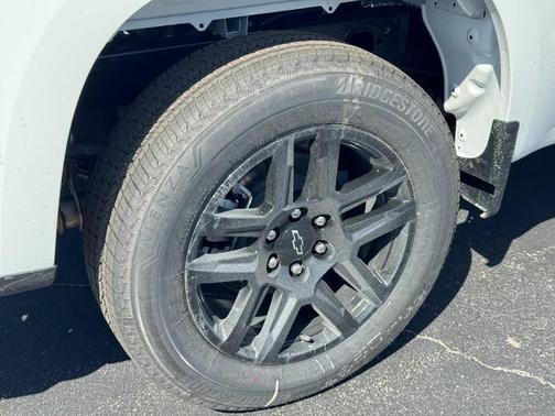 Summit White / White 2026 Chevrolet Silverado 1500 RST