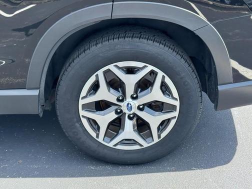 Crystal Black Silica 2024 Subaru Forester Premium