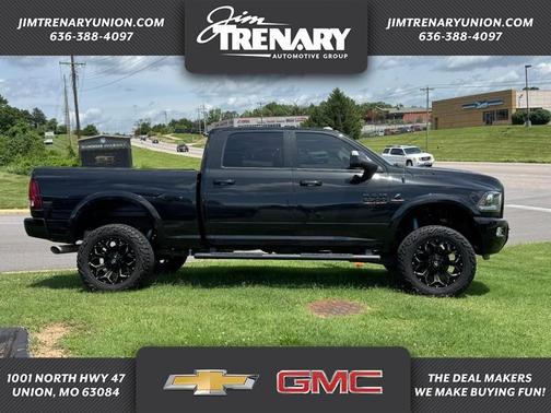 Brilliant Black Crystal Pearlcoat 2018 RAM 2500 Laramie