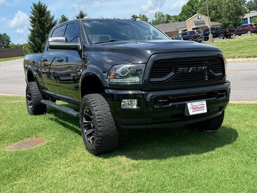 Brilliant Black Crystal Pearlcoat 2018 RAM 2500 Laramie